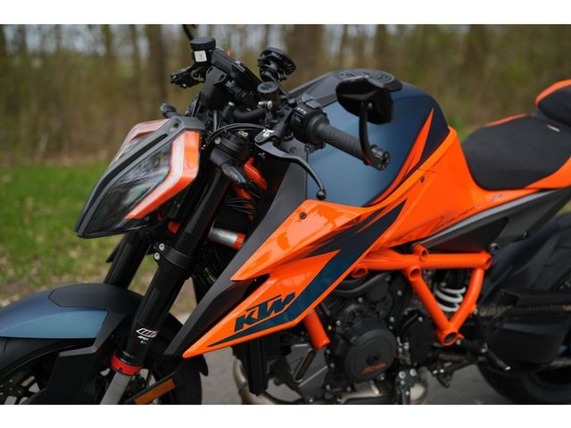 ktm - 1290-super-duke-r
