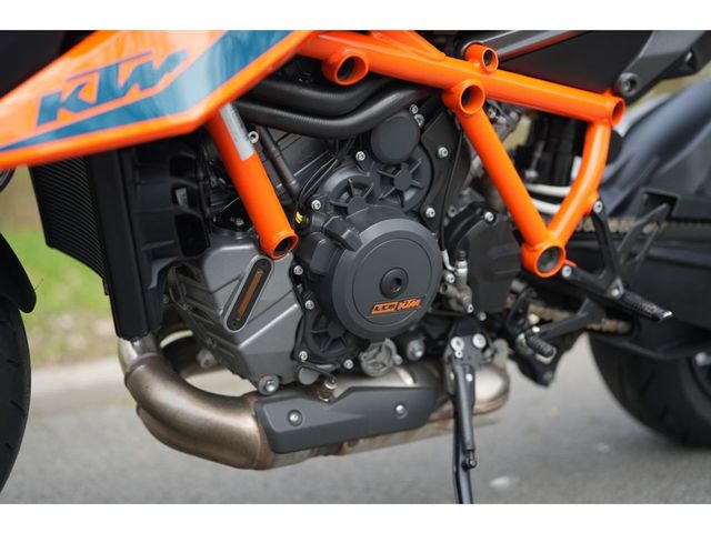 ktm - 1290-super-duke-r