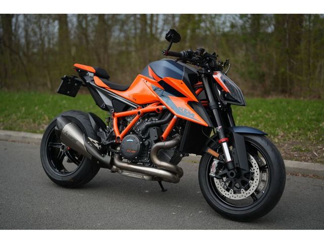 ktm - 1290-super-duke-r