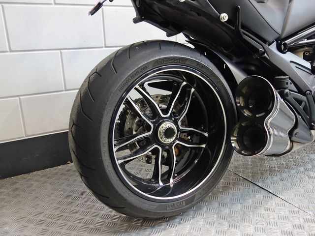 ducati - diavel-carbon