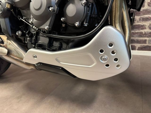 triumph - trident-660