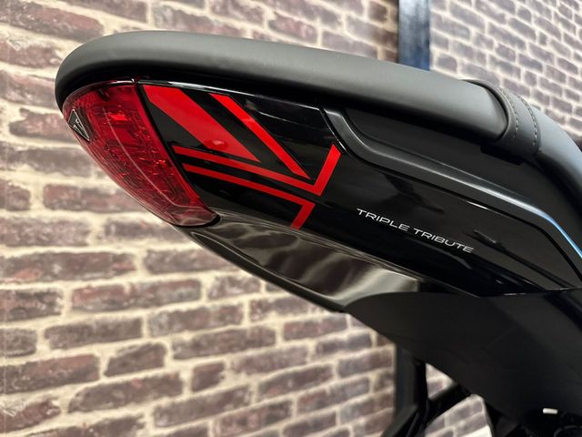 triumph - trident-660