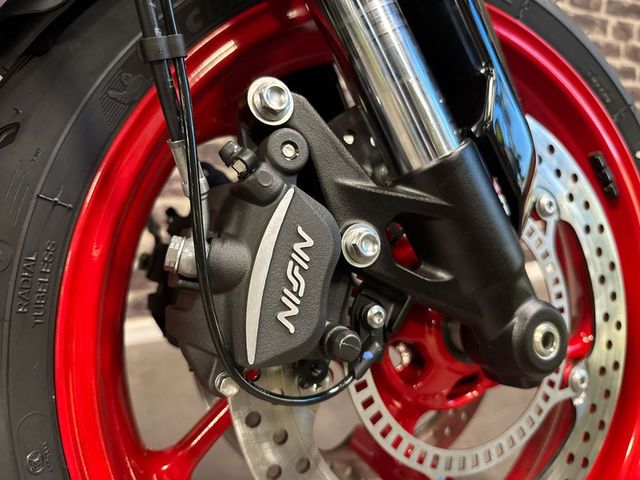 triumph - trident-660