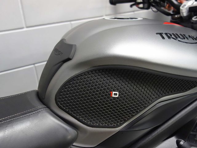 triumph - street-triple-rs