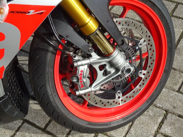 aprilia - tuono--v4-1100-factory