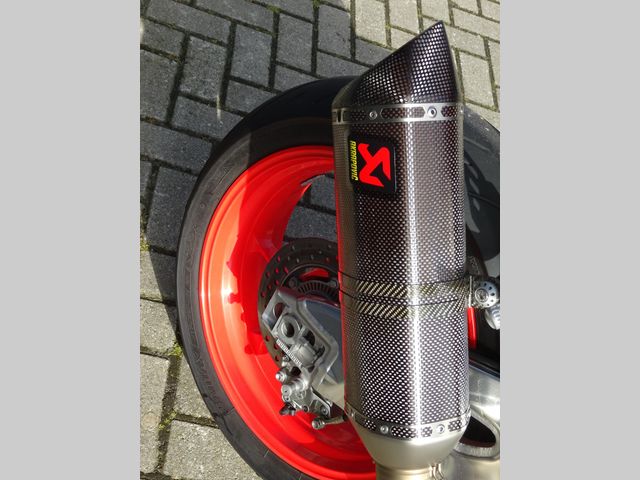 aprilia - tuono--v4-1100-factory