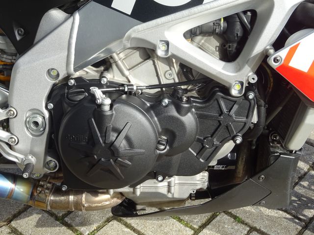 aprilia - tuono--v4-1100-factory