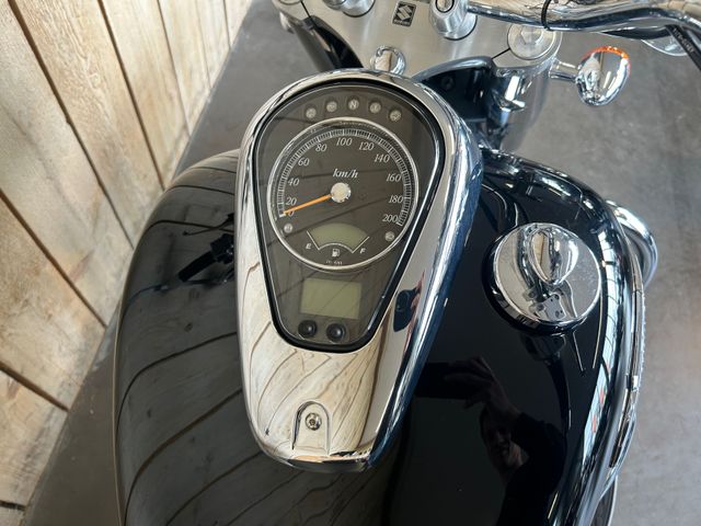suzuki - c-800-intruder