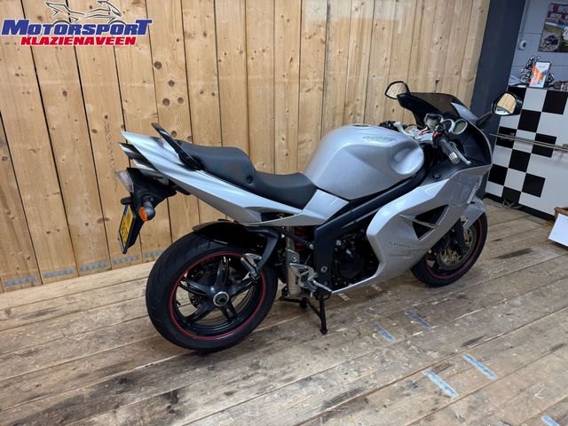 triumph - sprint-st-1050