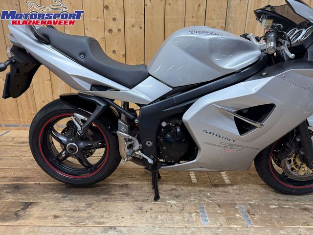 triumph - sprint-st-1050