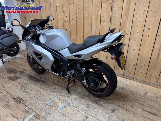 triumph - sprint-st-1050