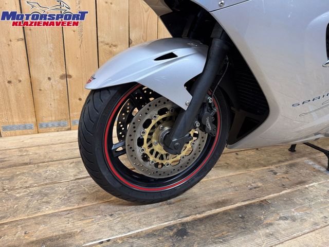 triumph - sprint-st-1050