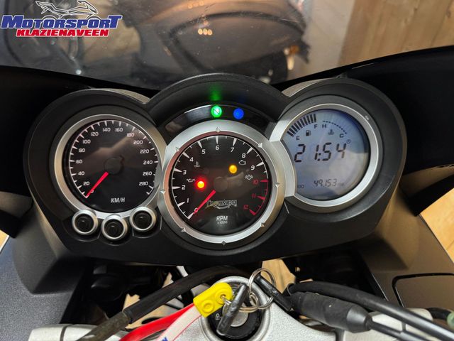 triumph - sprint-st-1050