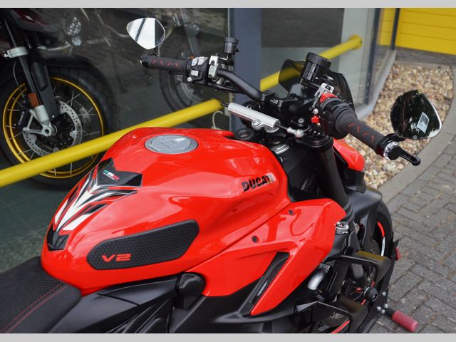 ducati - streetfighter-v2