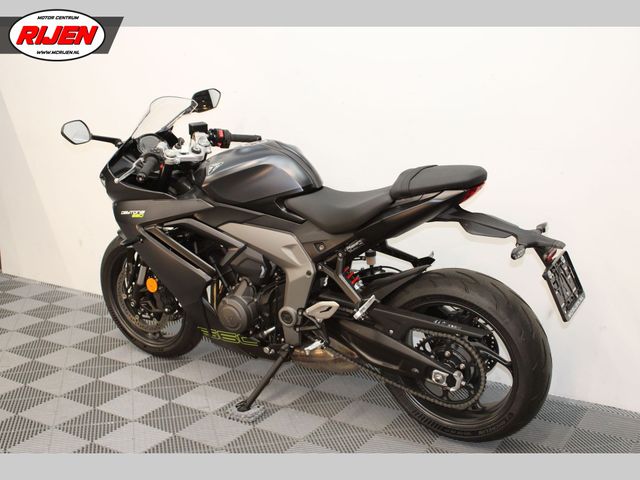 triumph - daytona-660