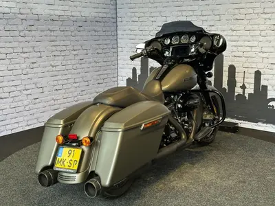 HARLEY-DAVIDSON STREET GLIDE SPECIAL FLHXS – foto 3
