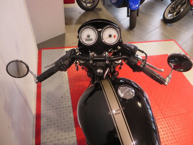 triumph - thruxton-900