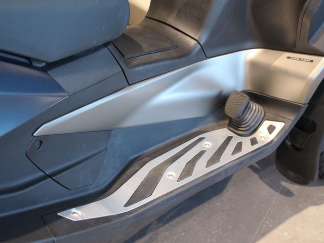 piaggio - mp3-530-hpe-advance-exlusive