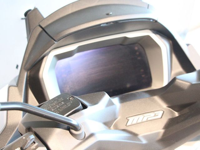 piaggio - mp3-530-hpe-advance-exlusive