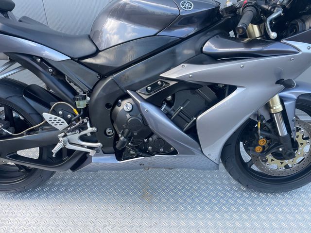 yamaha - yzf-r1