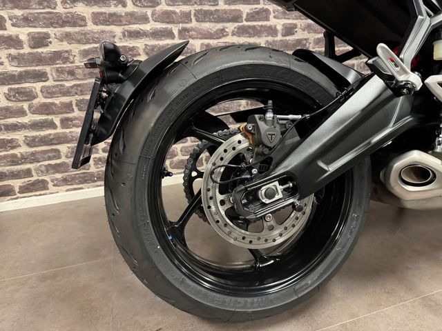 triumph - trident-660