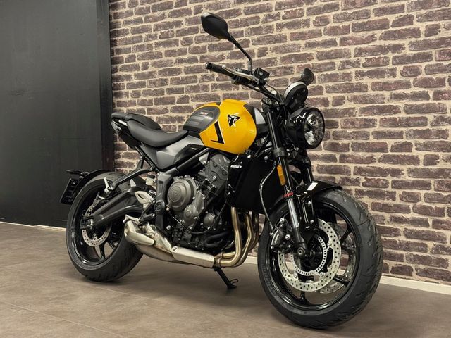 triumph - trident-660