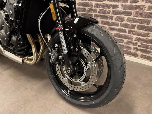 triumph - trident-660