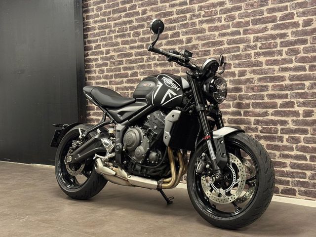 triumph - trident-660