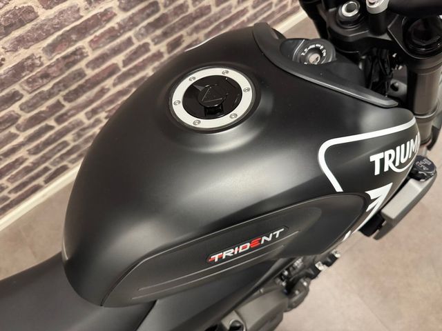 triumph - trident-660