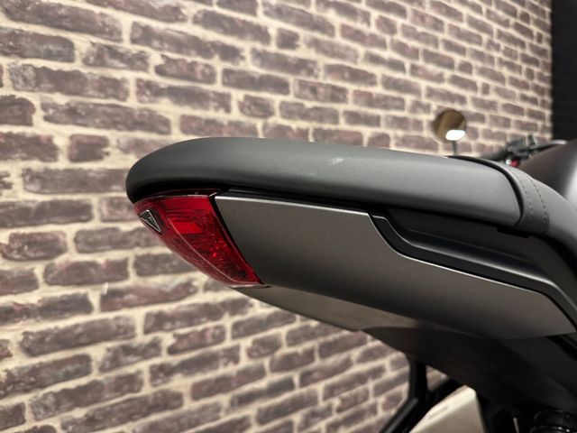 triumph - trident-660