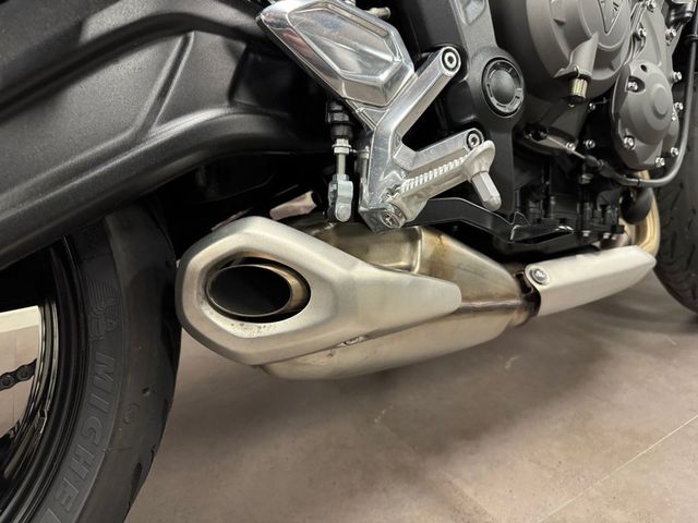triumph - trident-660