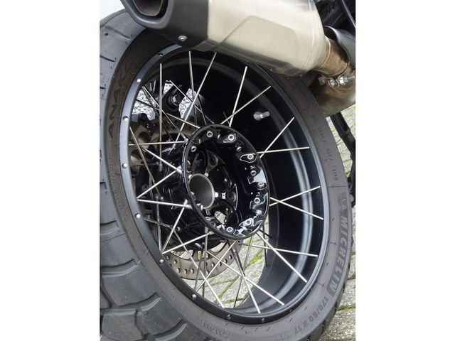 bmw - r-1300-gs-triple-black