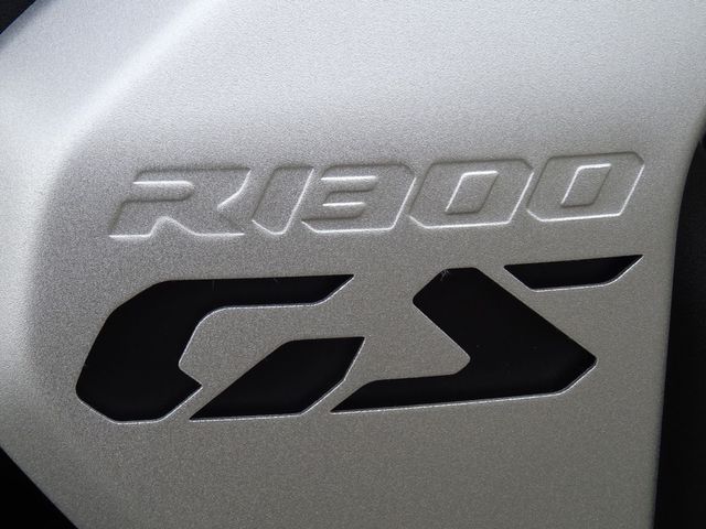 bmw - r-1300-gs-triple-black