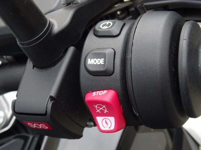 bmw - r-1300-gs-triple-black