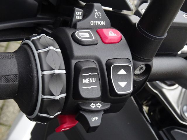 bmw - r-1300-gs-triple-black