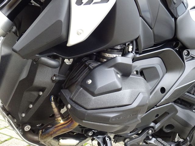 bmw - r-1300-gs-triple-black