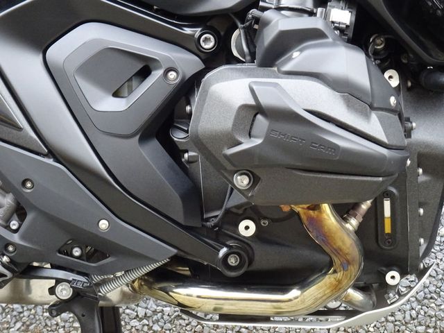 bmw - r-1300-gs-triple-black