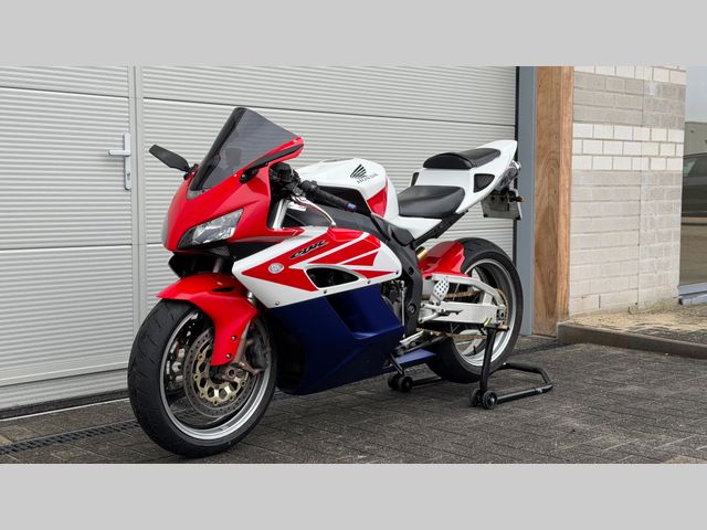 honda - cbr-1000-rr-fireblade