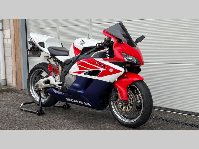 honda - cbr-1000-rr-fireblade