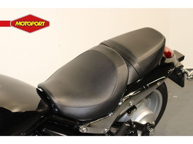 suzuki - m-1500-intruder