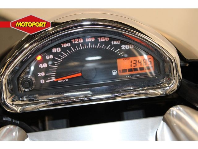 suzuki - m-1500-intruder