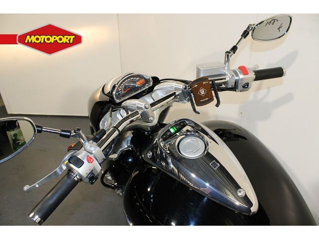 suzuki - m-1500-intruder