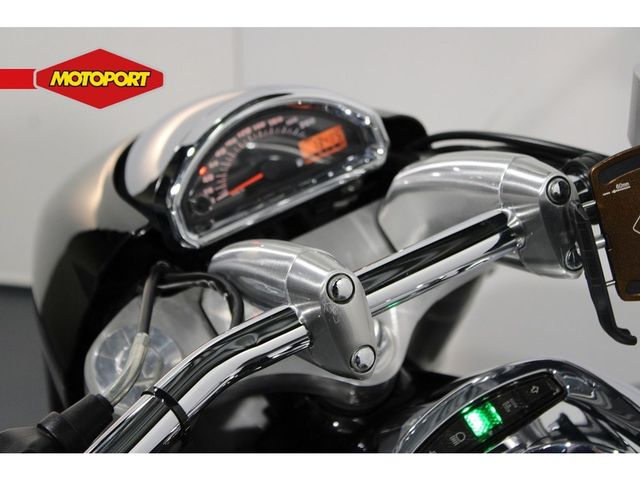 suzuki - m-1500-intruder
