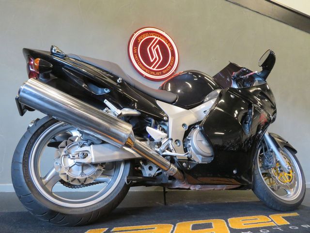 honda - cbr-1100--xx-super-blackbird