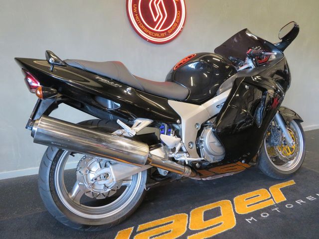 honda - cbr-1100--xx-super-blackbird