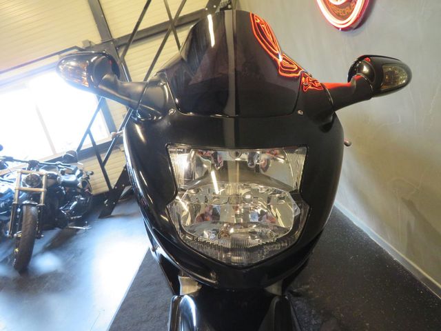 honda - cbr-1100--xx-super-blackbird