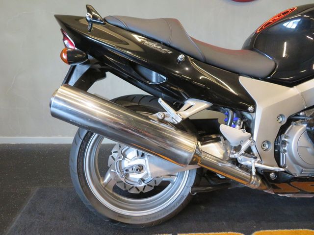honda - cbr-1100--xx-super-blackbird