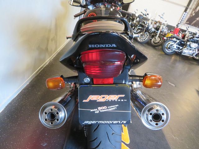 honda - cbr-1100--xx-super-blackbird
