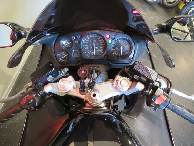 honda - cbr-1100--xx-super-blackbird