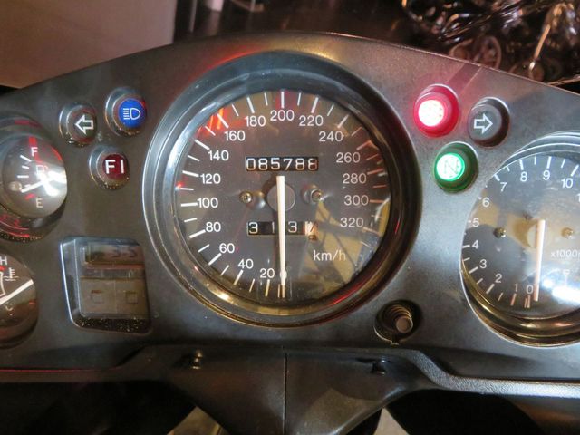honda - cbr-1100--xx-super-blackbird
